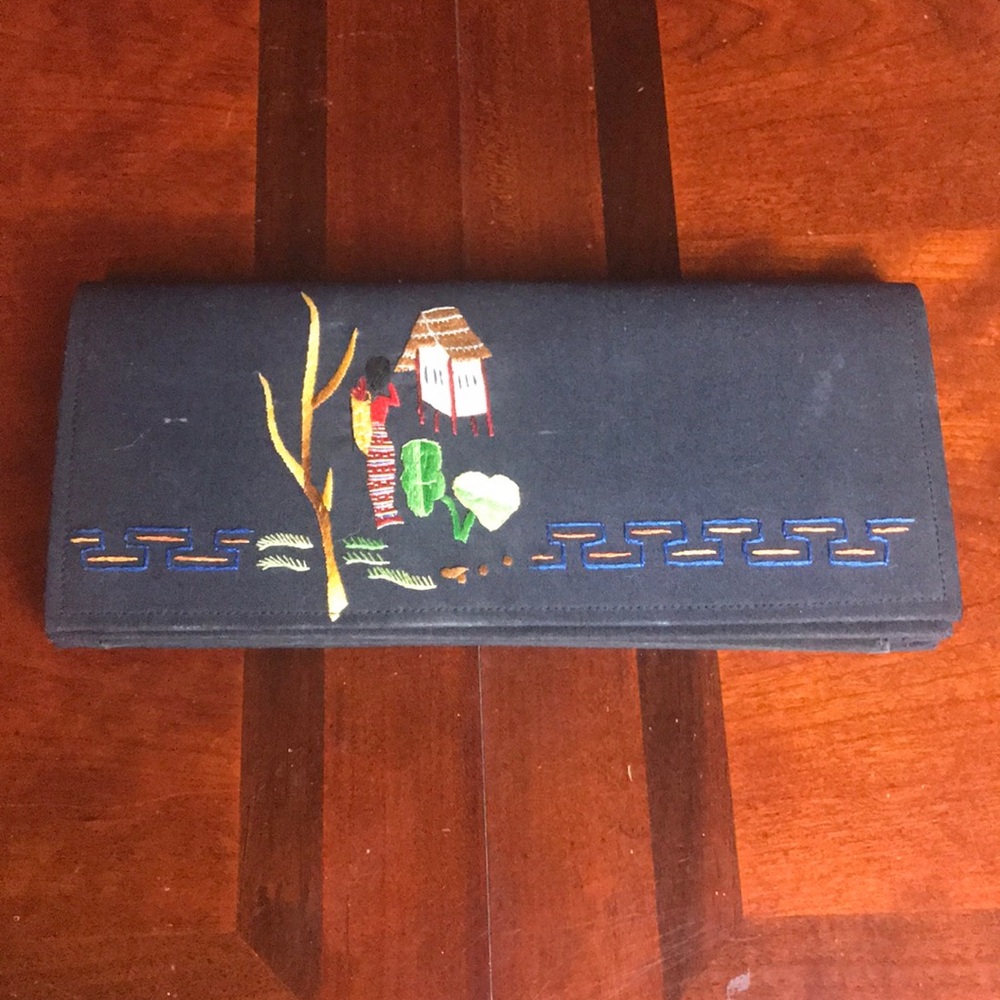 VTG Embroidered Black Clutch with Mirror